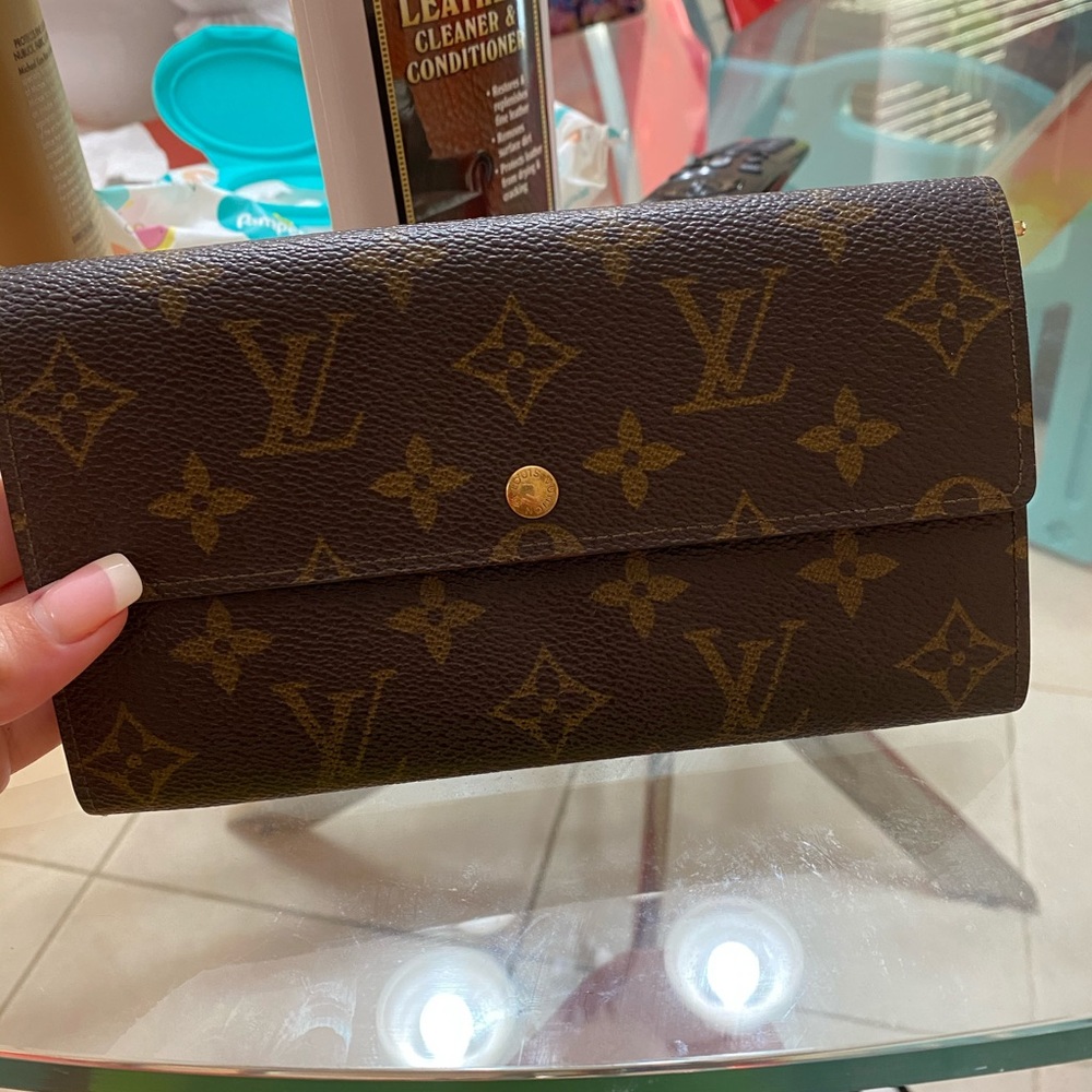 Louis Vuitton Sarah monogram wallet